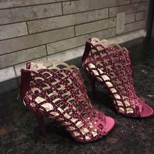 Cage style Heels-NWOT 2 for $18🎉